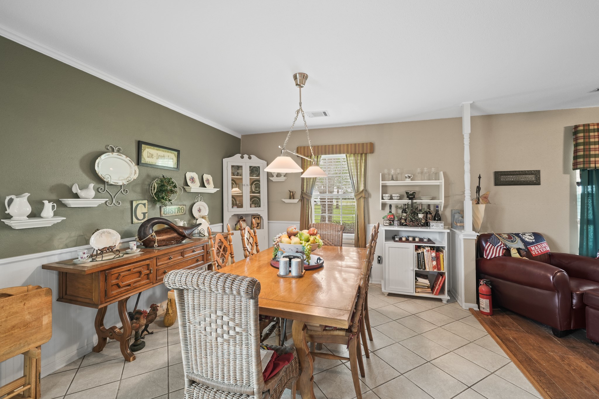 4911 Brister Road Rosharon, TX 77583 - Photo 9 of 31 Dining room