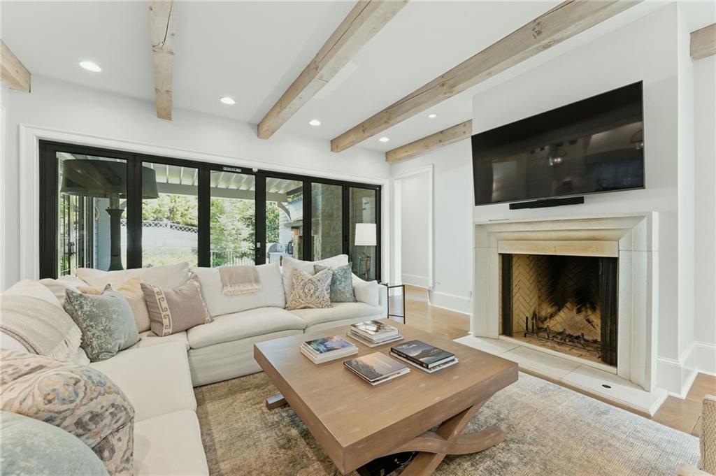 4384 Powers Ferry Road Northwest Atlanta, GA 30327 - Photo 7 of 68