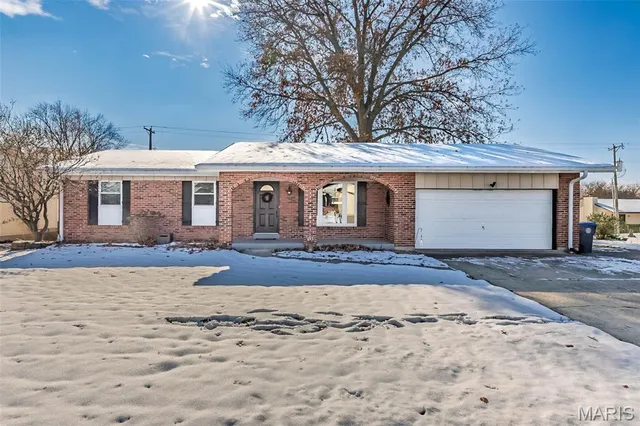 $310,000 | 14 South Joyce Ellen Way, St. Peters, MO 63376