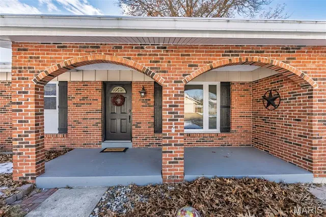 $310,000 | 14 South Joyce Ellen Way, St. Peters, MO 63376