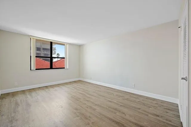 $425,000 | 5480 North Ocean Drive, Unit B1A, Singer Island, FL 33404