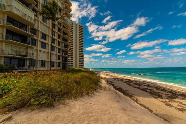 $425,000 | 5480 North Ocean Drive, Unit B1A, Singer Island, FL 33404
