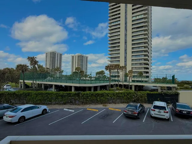 $425,000 | 5480 North Ocean Drive, Unit B1A, Singer Island, FL 33404