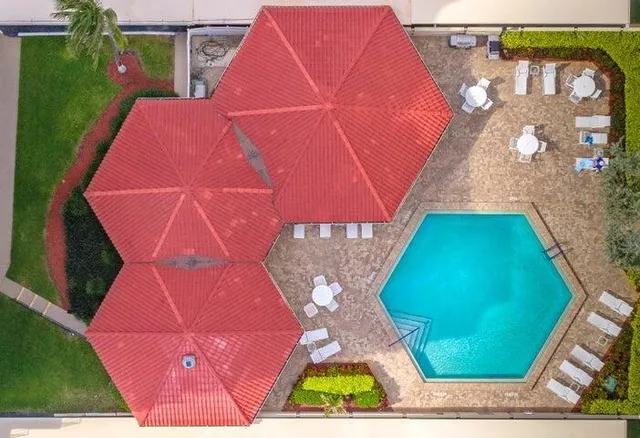 $425,000 | 5480 North Ocean Drive, Unit B1A, Singer Island, FL 33404