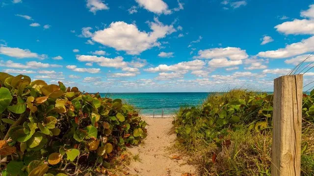 $425,000 | 5480 North Ocean Drive, Unit B1A, Singer Island, FL 33404