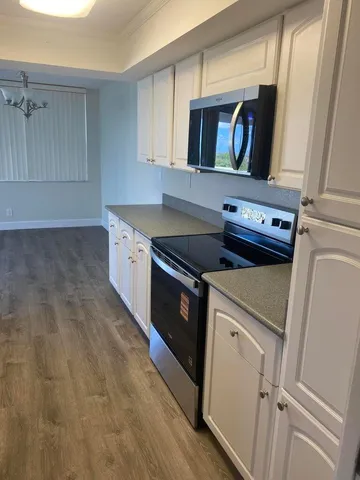 $425,000 | 5480 North Ocean Drive, Unit B1A, Singer Island, FL 33404