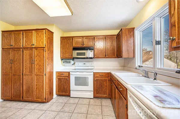 $349,900 | 2231 6th Street Northwest, Unit 16, Hickory, NC 28601