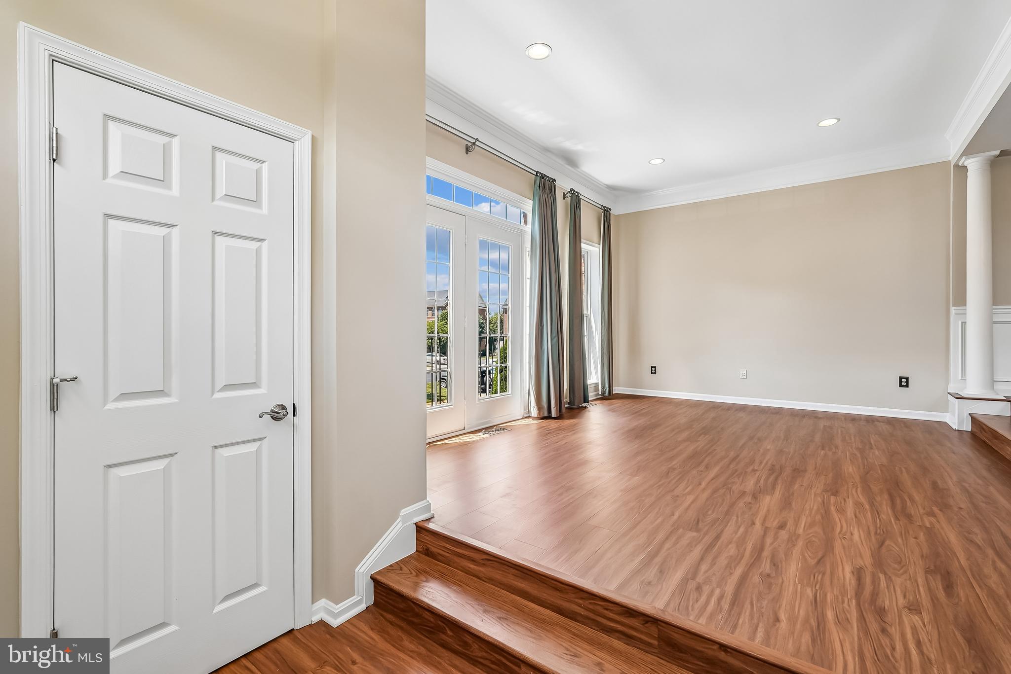 41935 Cinnabar Square Aldie, VA 20105 - Photo 6 of 39 Living Room View from Foyer