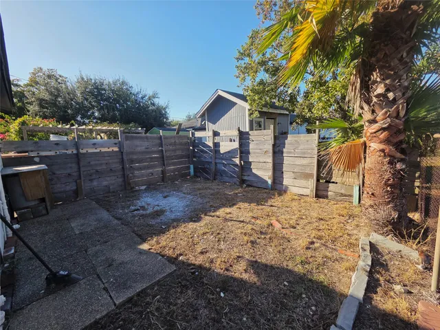 $900 | 5403 Avenue Q 1/2, Unit REAR, Galveston, TX 77551