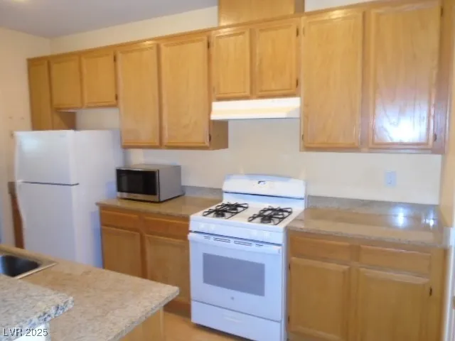 $1,576 | 3913 Sweet Pine Street, Unit 101, Las Vegas, NV 89108