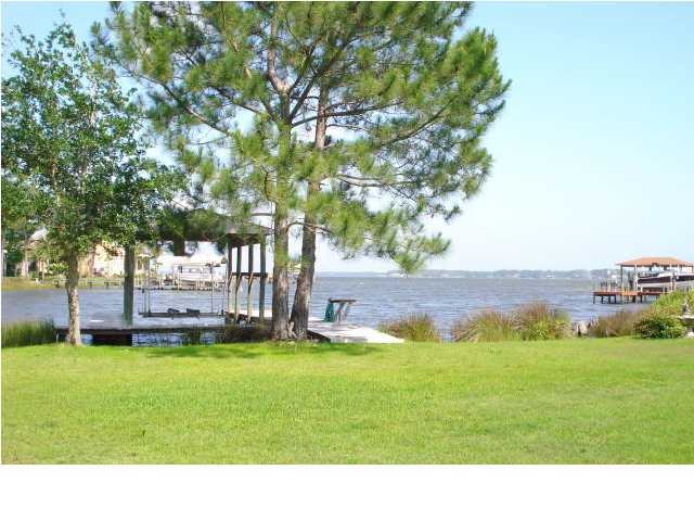 484 Shipwreck Road Santa Rosa Beach, FL 32459 - Photo 5 of 15 a backyard of a house with table and chairs