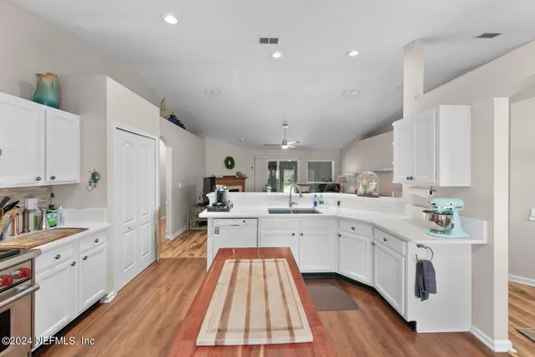 $2,950 | 2389 Glade Springs Drive, Jacksonville, FL 32246