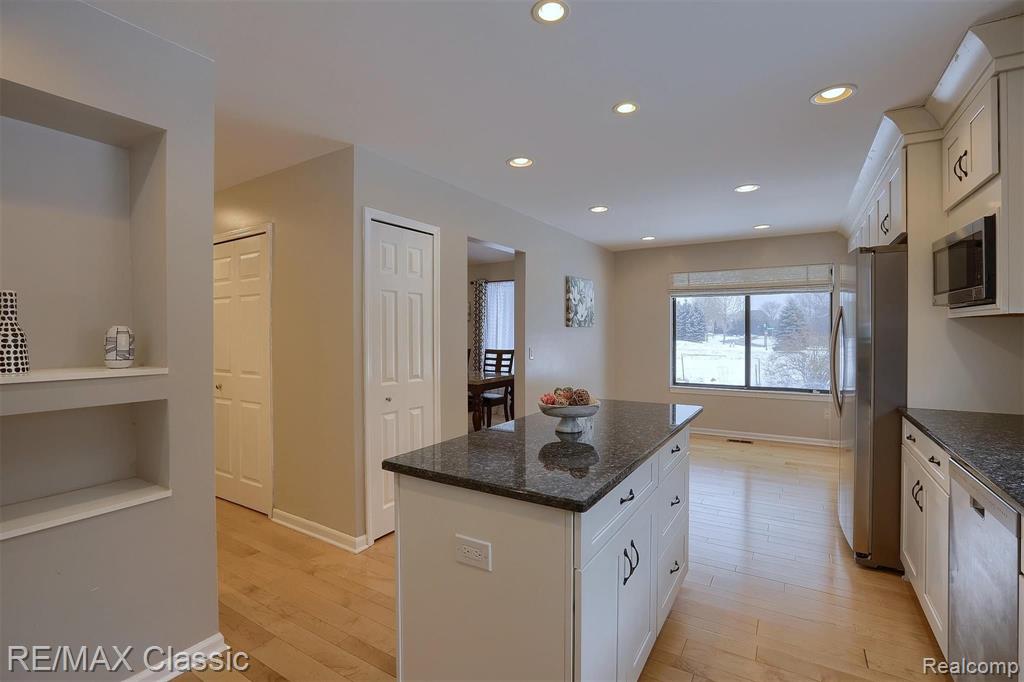 695 Plum Ridge Drive Rochester Hills, MI 48309 - Photo 25 of 38