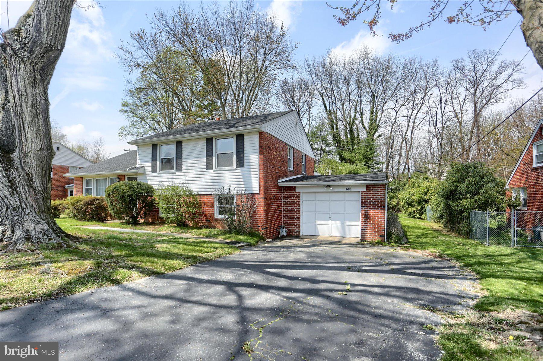 608 Marshall Road Brookhaven, PA 19015 - Photo 2 of 18 2 Car Driveway