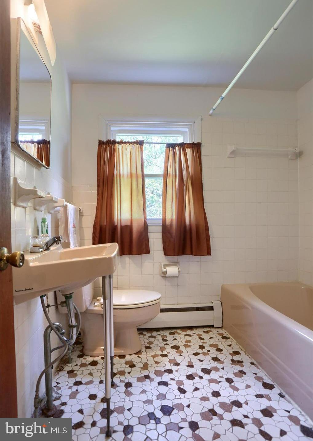 608 Marshall Road Brookhaven, PA 19015 - Photo 10 of 18 1st Fl Full Bathroom