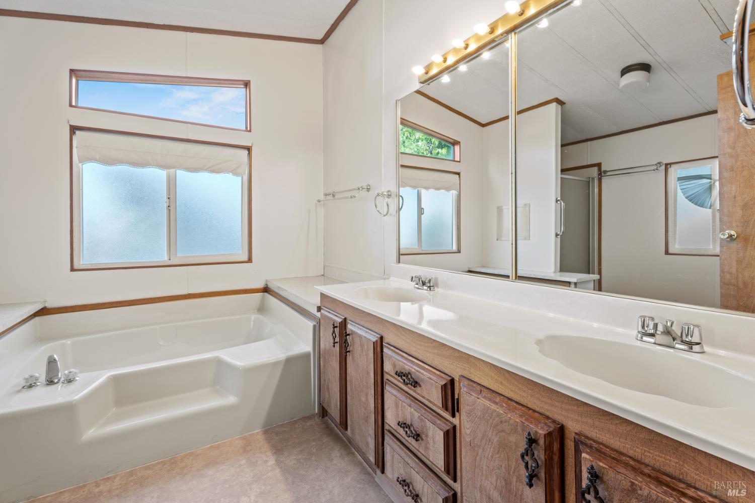 51 Rancho Grande Drive Ukiah, CA 95482 - Photo 14 of 24 a bathroom with a tub a sink and mirror