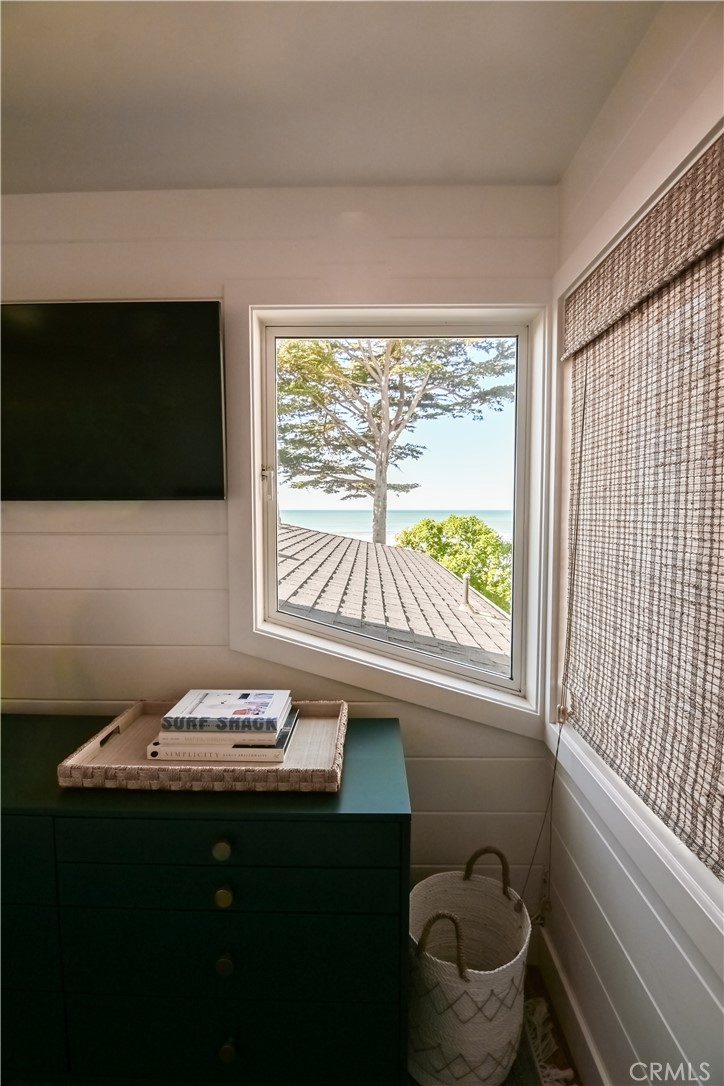 2814 Studio Drive Cayucos, CA 93430 - Photo 16 of 32 a bathroom with a sink a toilet and a window