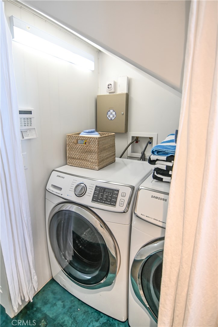 2814 Studio Drive Cayucos, CA 93430 - Photo 27 of 32 a utility room with dryer and washer