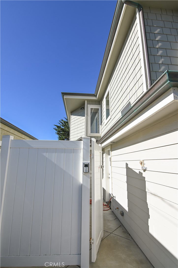 2814 Studio Drive Cayucos, CA 93430 - Photo 29 of 32 a view of a house with a staircase