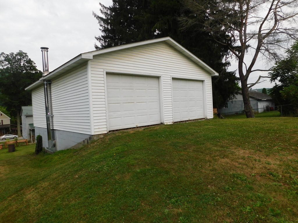 204 1st Avenue Rouseville, PA 16344 - Photo 25 of 37 a front view of house with yard and green space