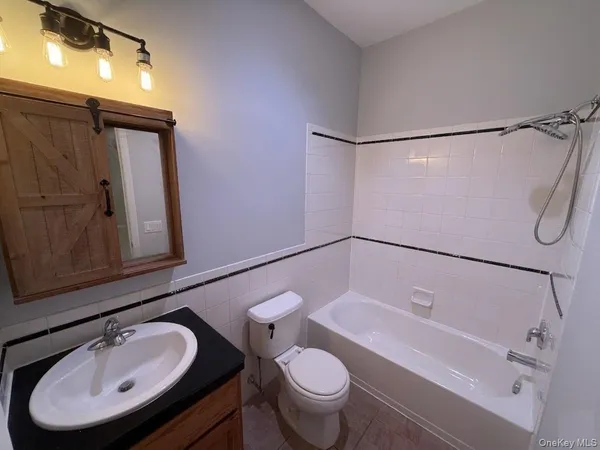 $1,995 | 10 Burnside Avenue, Unit A, Congers, NY 10920