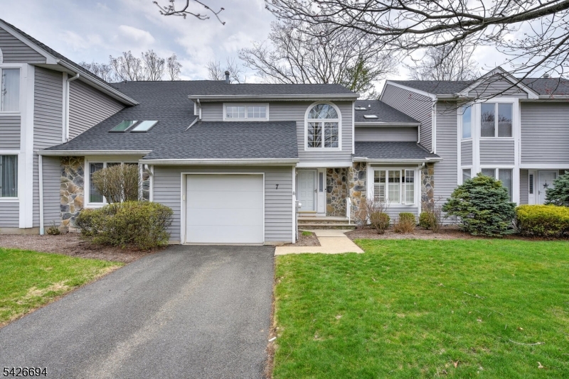 7 Matthew Road Wayne, NJ 07470 - Photo 1 of 37