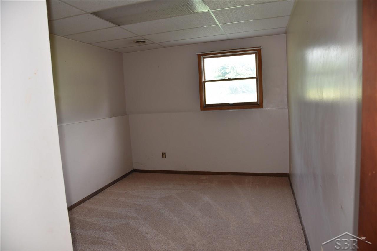1060 East Moore Road Saginaw, MI 48601 - Photo 17 of 38 50083378-16.JPG