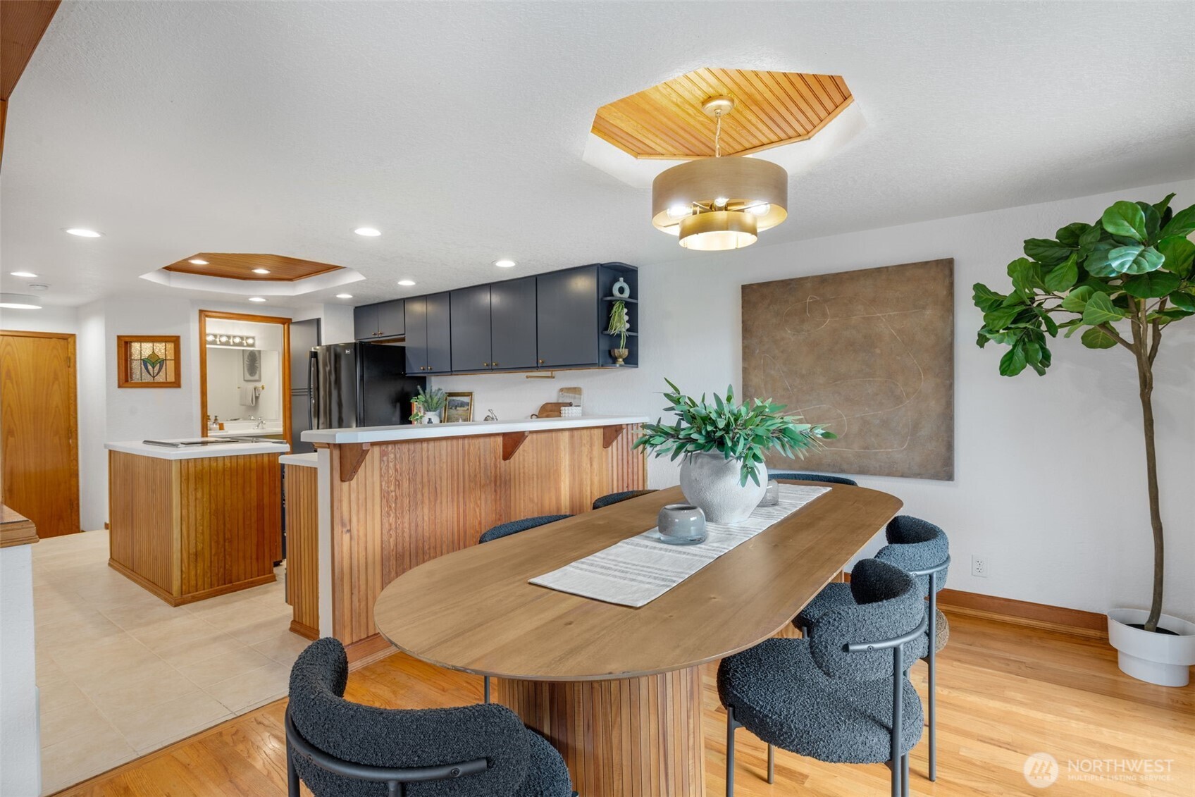 5305 Southwest Shore Place Seattle, WA 98136 - Photo 8 of 40 Gallery Image 8