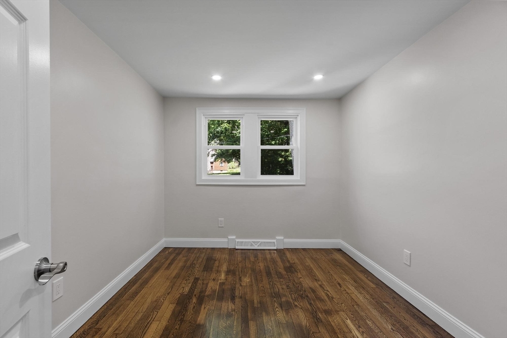 62 Queensland Road Billerica, MA 01862 - Photo 13 of 39 Gallery Image 13