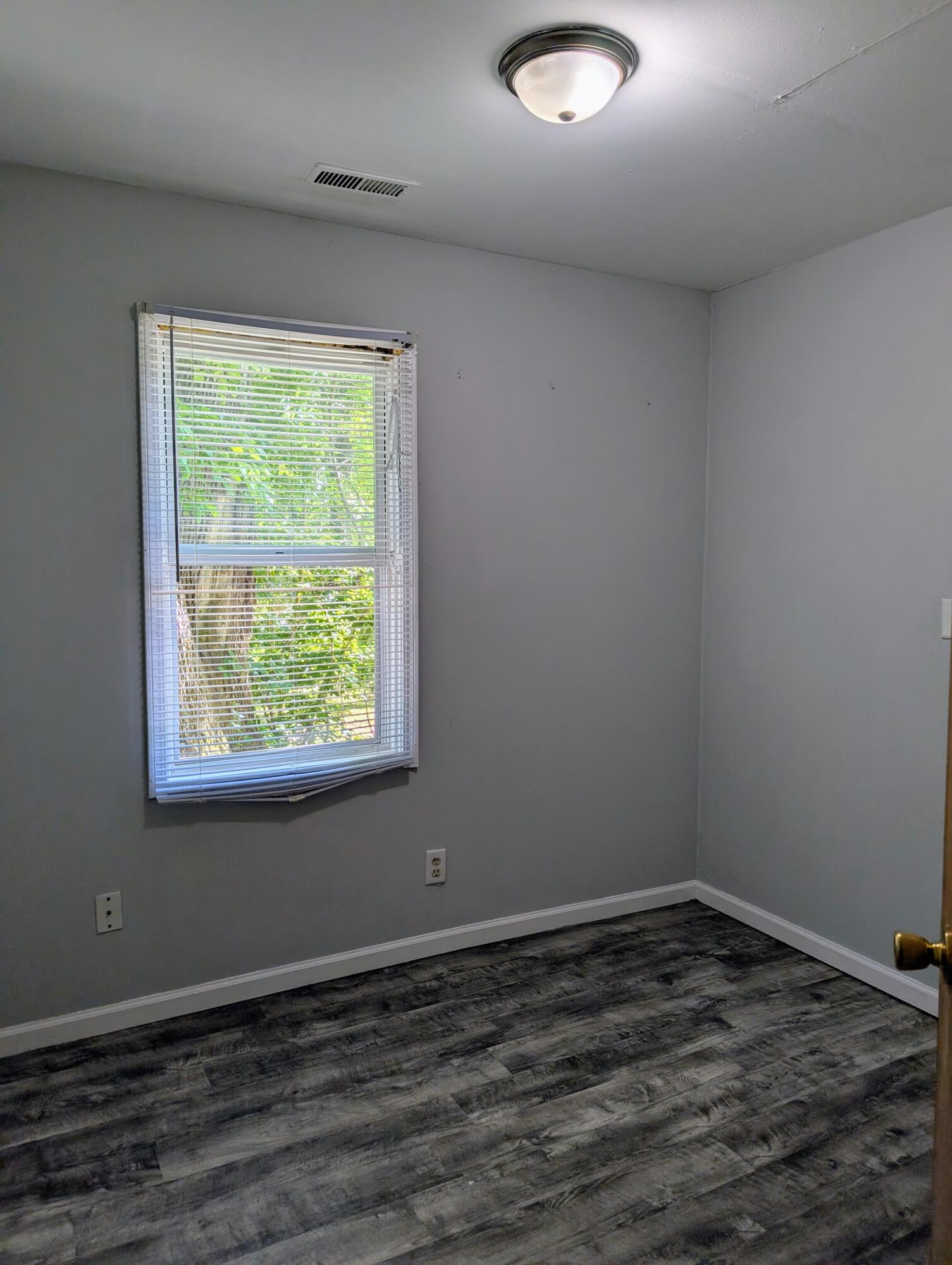 1910 South Calhoun Street Griffith, IN 46319 - Photo 11 of 19 an empty room with a window