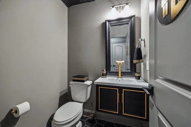 a view of a storage & utility room with washer and dryer