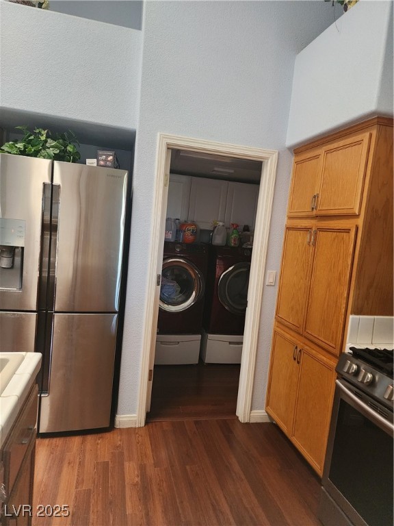 2138 Eaglepath Circle Henderson, NV 89074 - Photo 11 of 25 laundry room and garage door in the back
