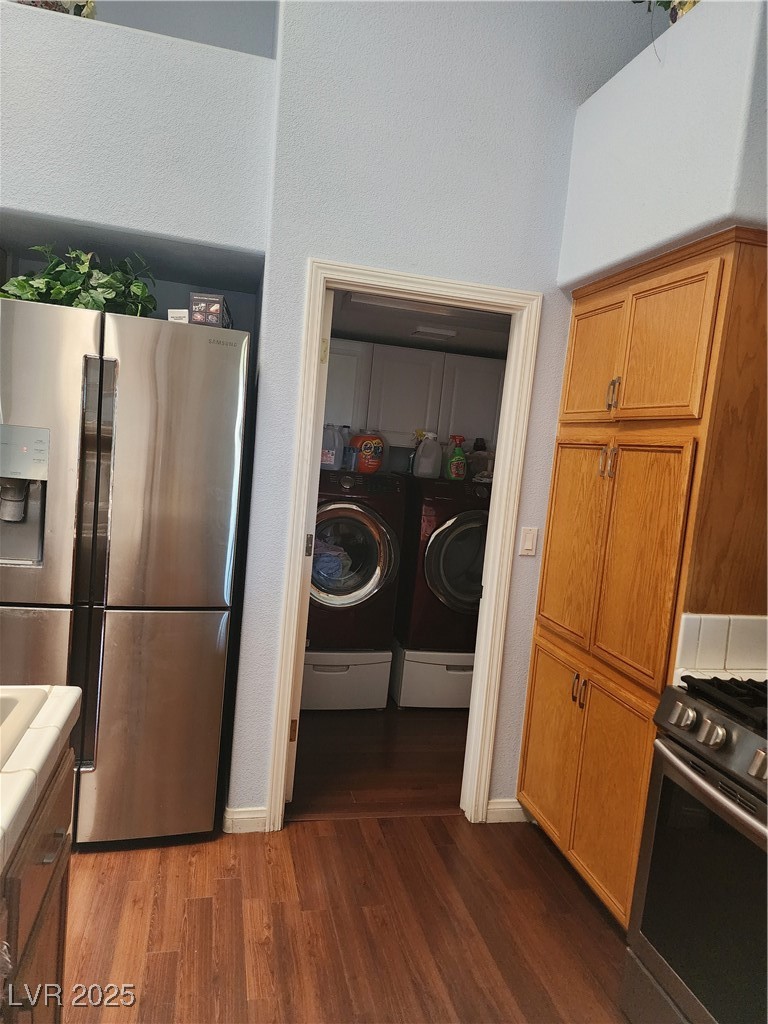 2138 Eaglepath Circle Henderson, NV 89074 - Photo 11 of 25 laundry room and garage door in the back