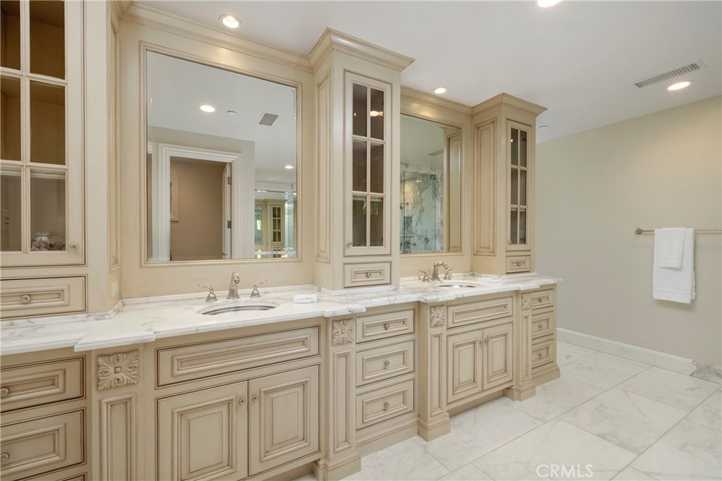 2258 Channel Road Newport Beach, CA 92661 - Photo 31 of 54 a bathroom with a sink and a mirror
