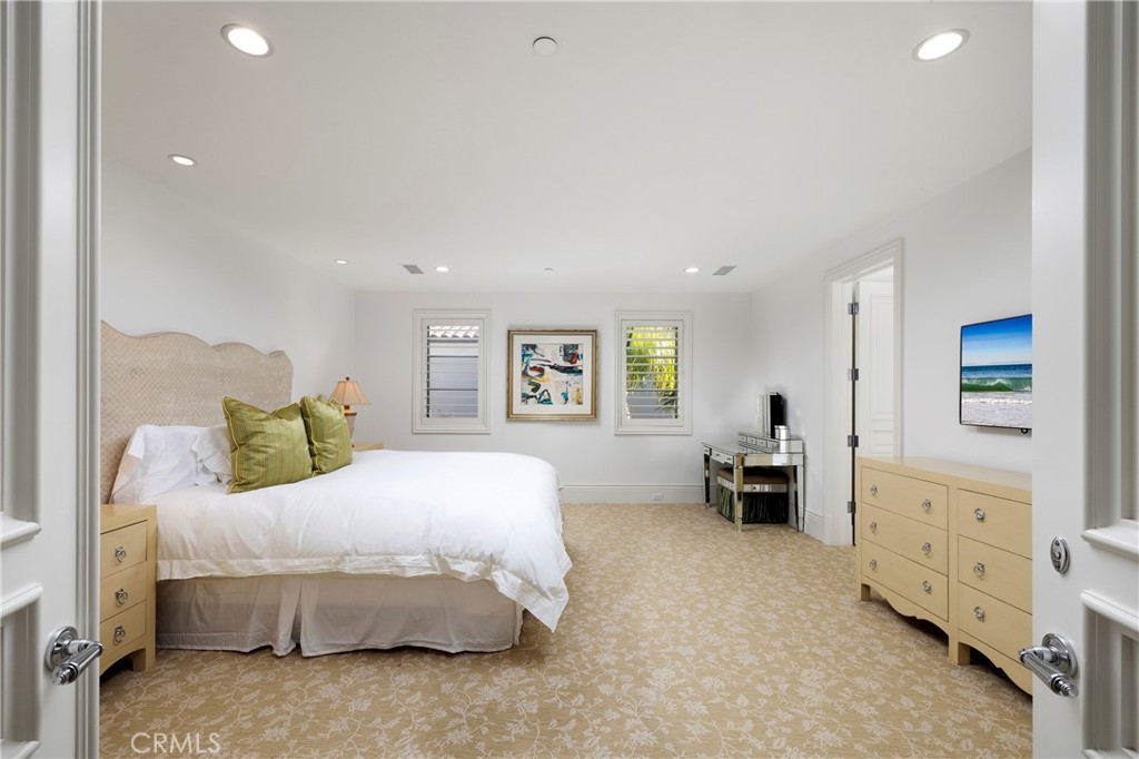 2258 Channel Road Newport Beach, CA 92661 - Photo 35 of 54 a bedroom with a bed and a dresser