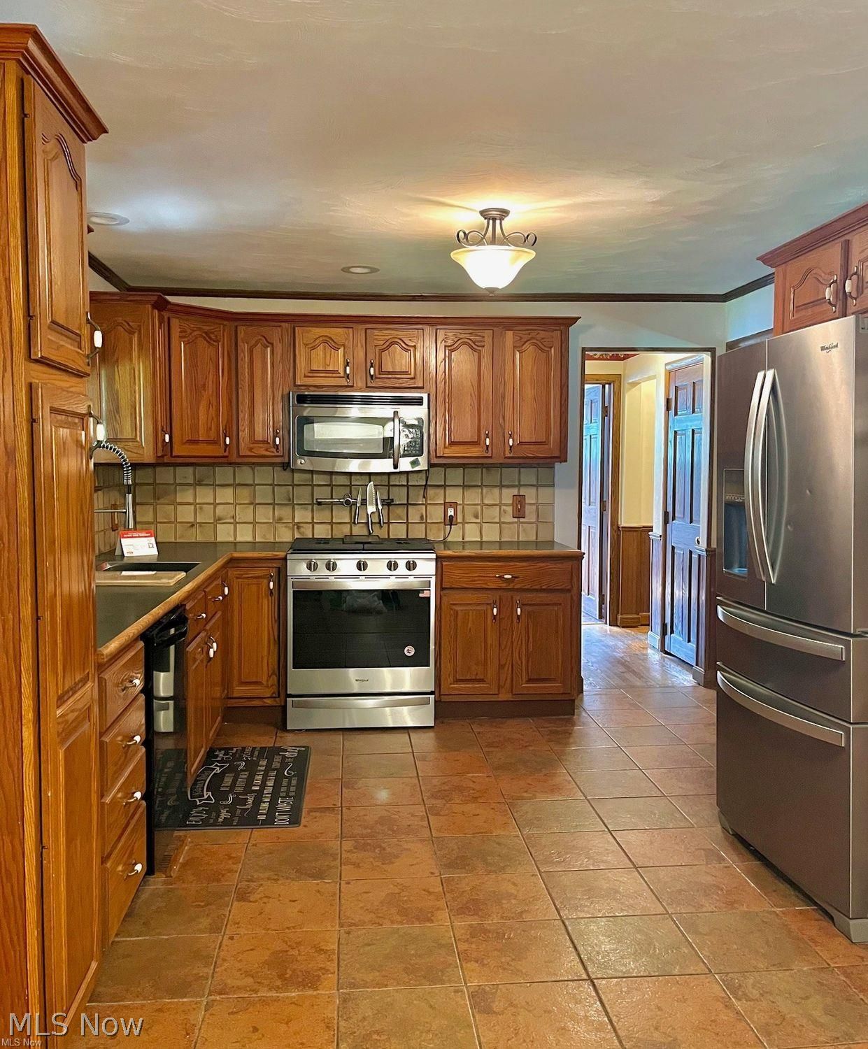 4102 Leewood Road Stow, OH 44224 - Photo 5 of 21 Kitchen Dining area