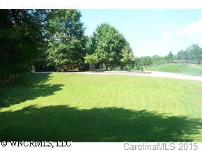 72 Vintage Road Tryon, NC 28782 - Photo 1 of 7 a view of an ocean from a yard