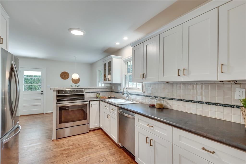 1275 Oak Grove Drive Decatur, GA 30033 - Photo 5 of 59 Gallery Image 5