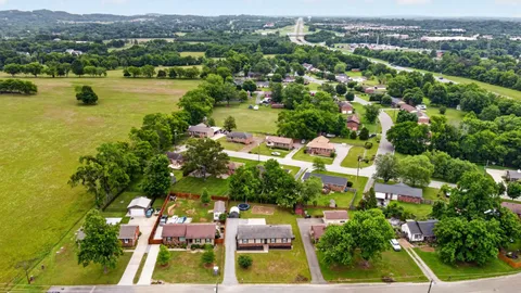$349,900 | 272 North Wessington Place, Hendersonville, TN 37075