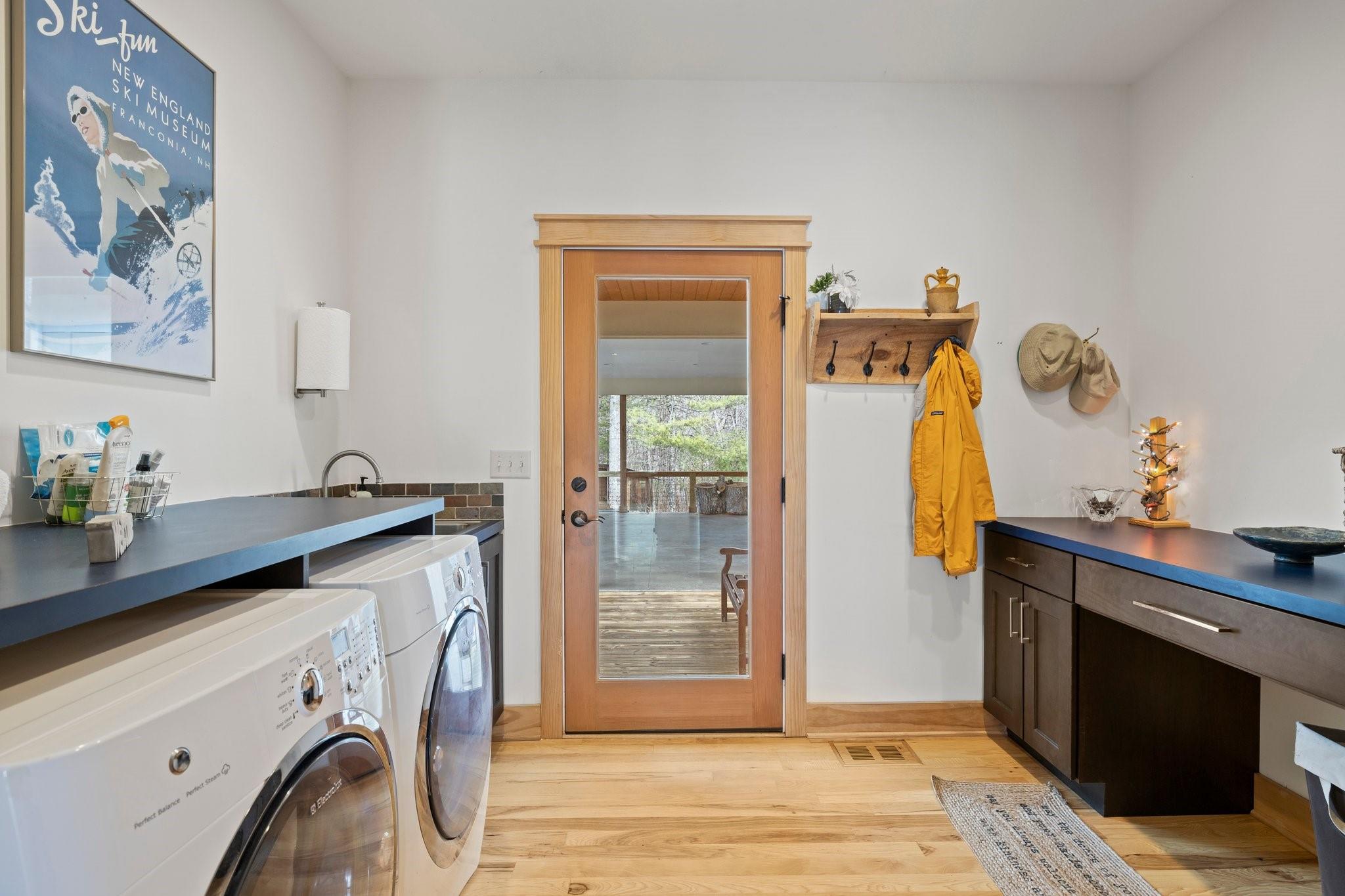 41 Rowan Hl Road Leicester, NC 28748 - Photo 21 of 48 a utility room with cabinets