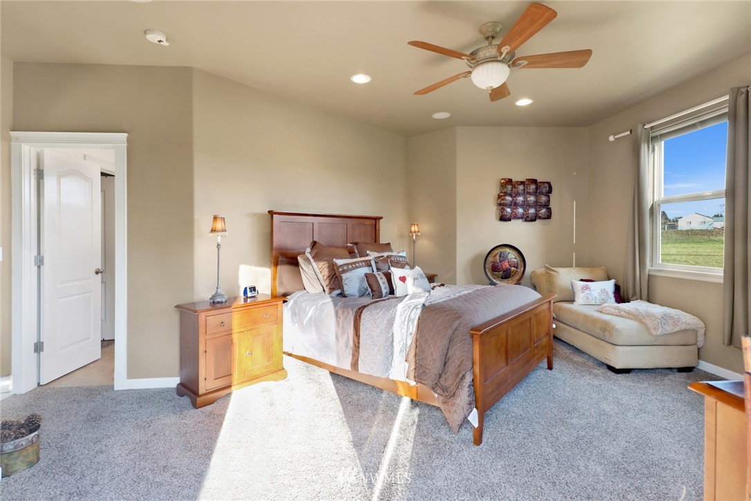 1107 Slater Road Bellingham, WA 98226 - Photo 34 of 39 a bed room with bed and a window