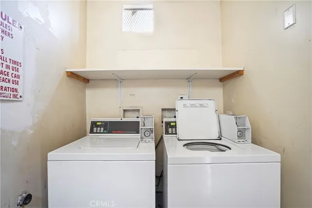 a view of utility room