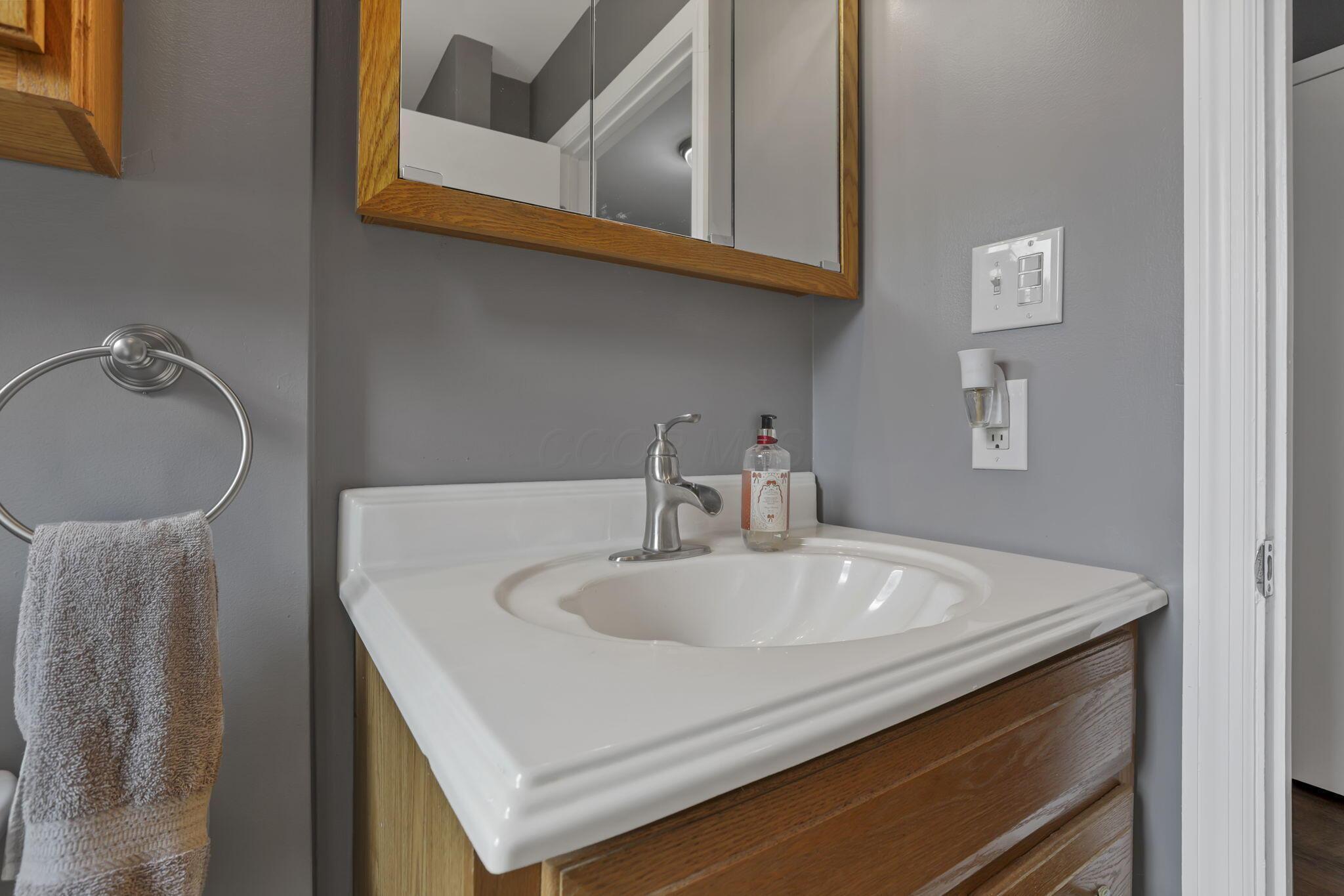 11750 16th Road Southwest Stoutsville, OH 43154 - Photo 23 of 74 Bathroom 1
