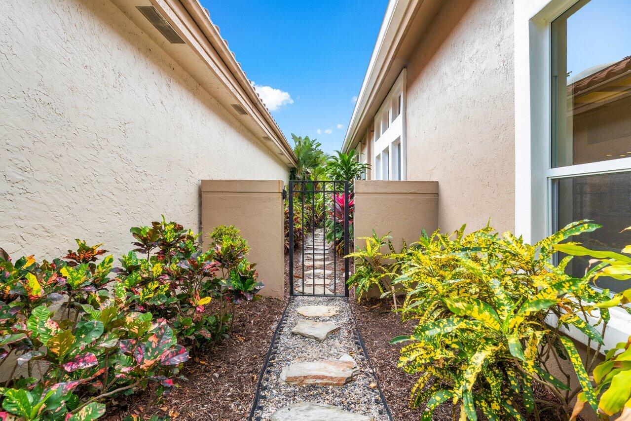 6263 Northwest 24th Street Boca Raton, FL 33434 - Photo 32 of 65 Side Yard
