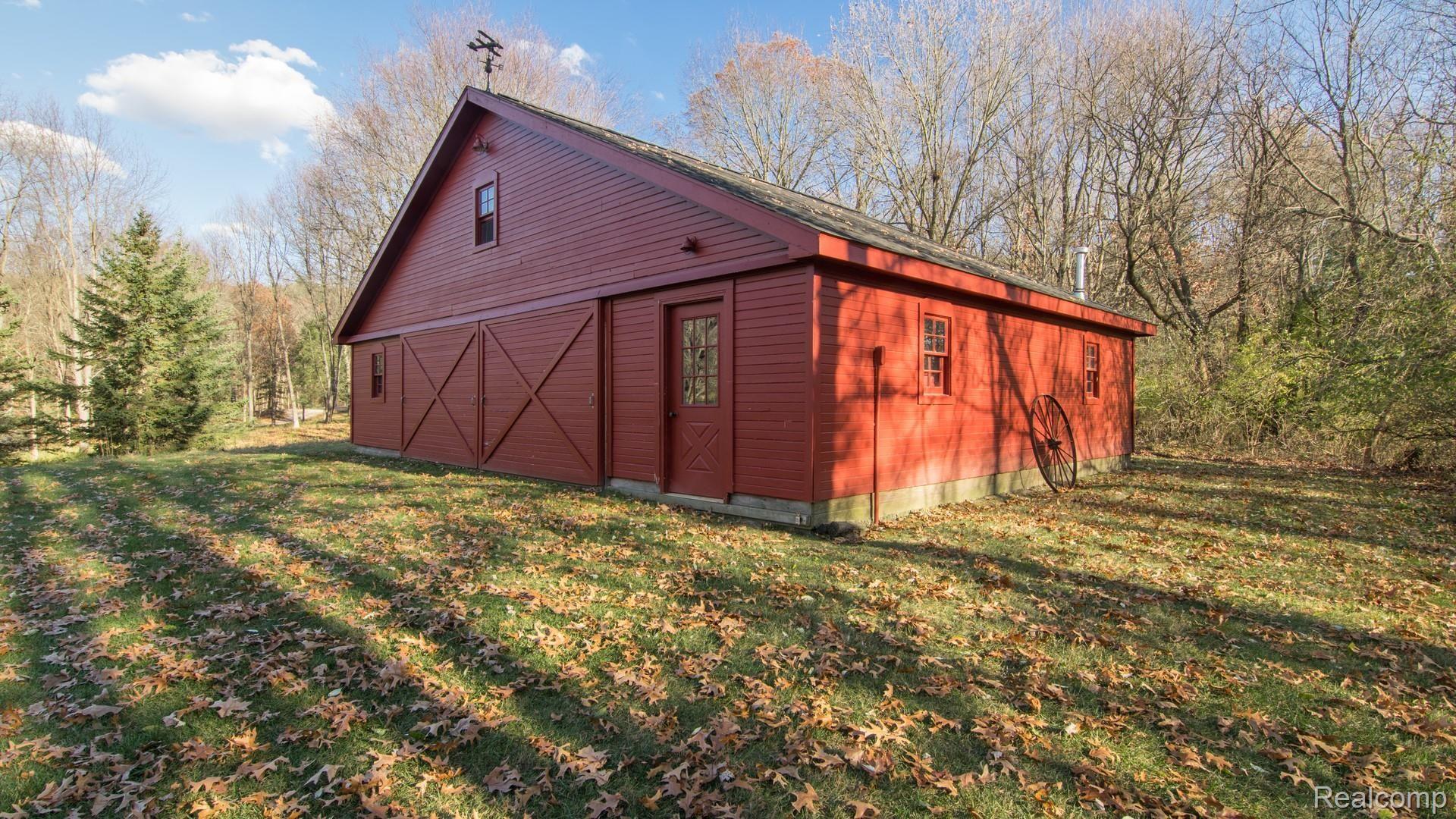 7231 Toma Road Dexter, MI 48130 - Photo 36 of 44 BarnClose.jpg
