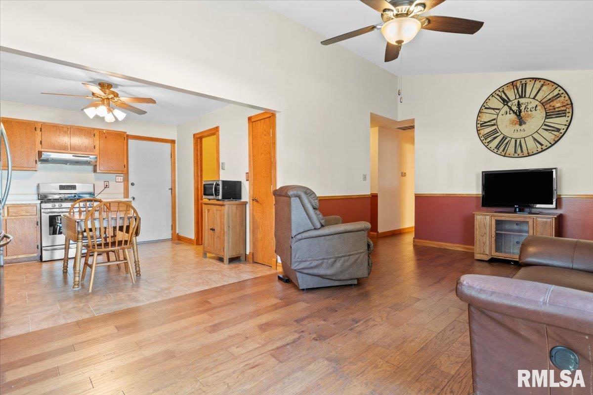 5230 Buford Street Springfield, IL 62703 - Photo 10 of 26 Gallery Image 10