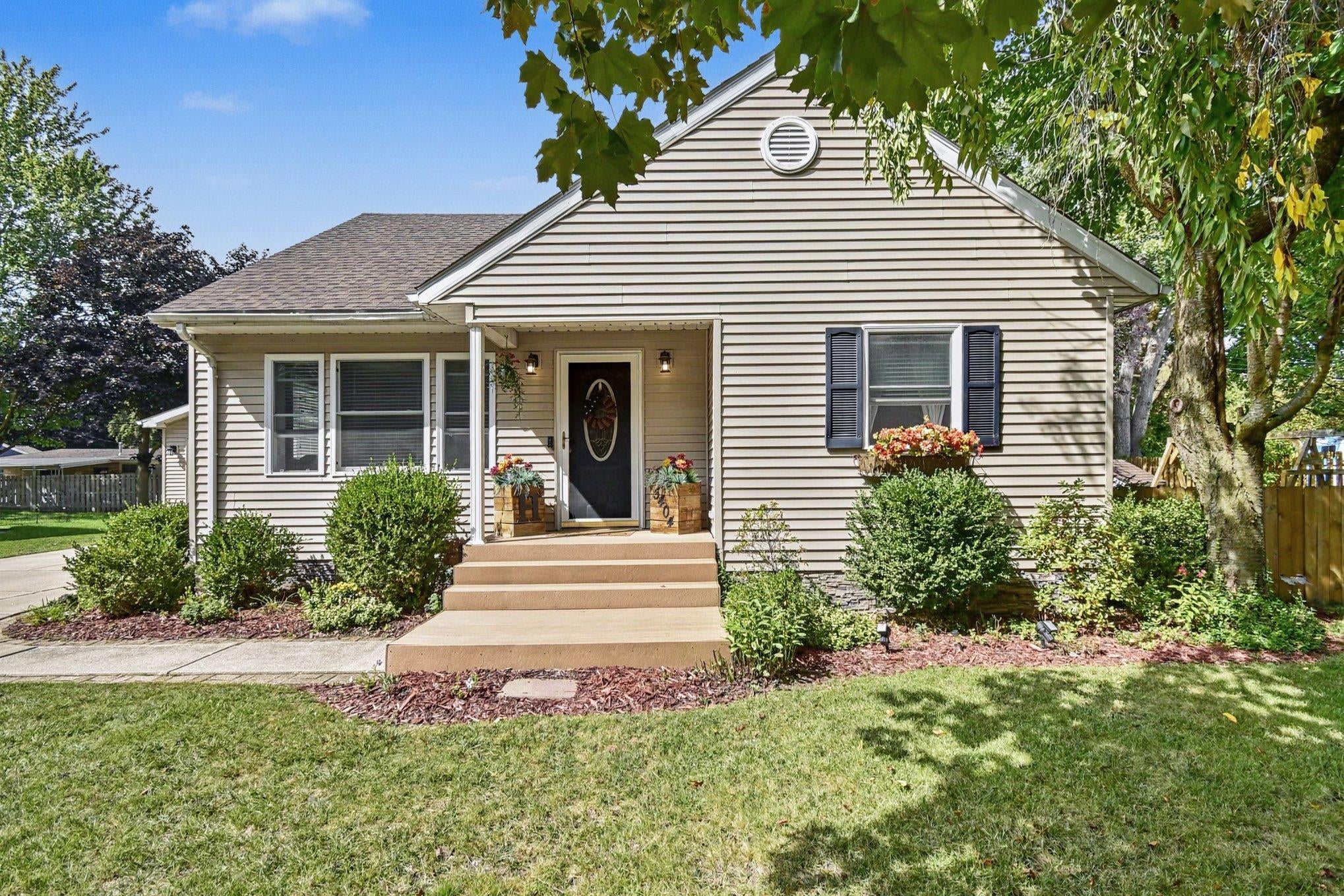 5404 Christena Road Bay City, MI 48706 - Photo 2 of 27 Gallery Image 2