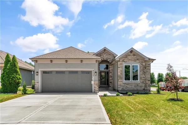 $595,000 | 4225 Northeast Park Springs Drive, Lee's Summit, MO 64064