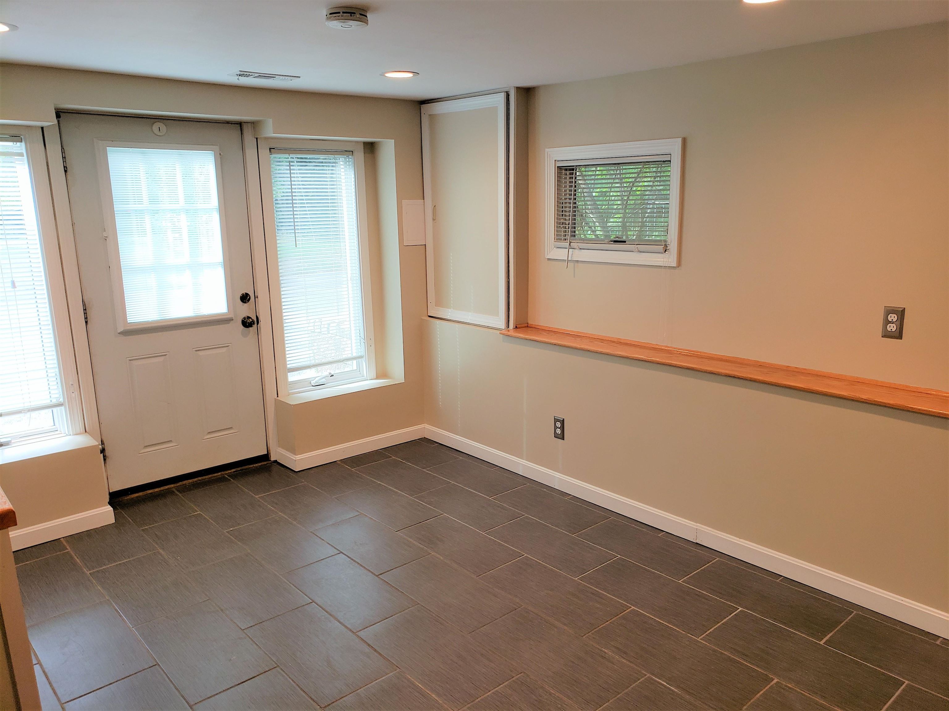 160 Kingston Road, Unit BOTTOM Exeter, NH 03833 - Photo 11 of 46