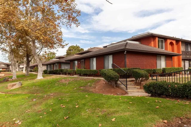 a view of a yard in front of a house
